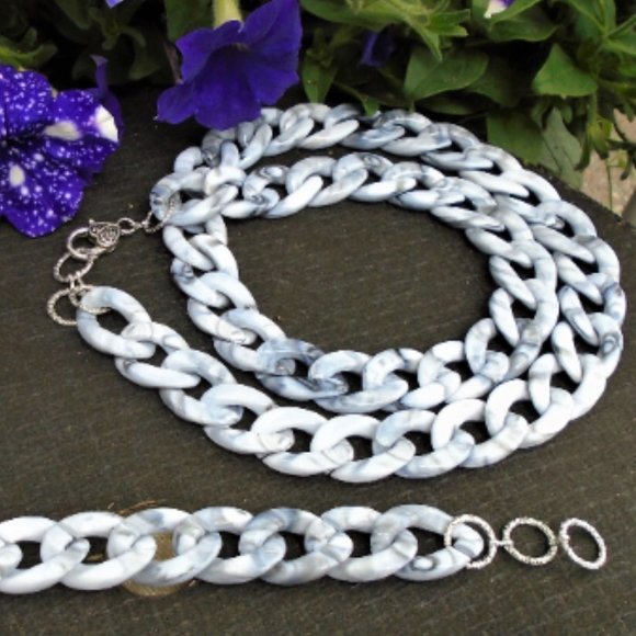NWOT Big thick chunky Faux marble Acrylic necklace, earrings and bracelet set - Picture 2 of 5